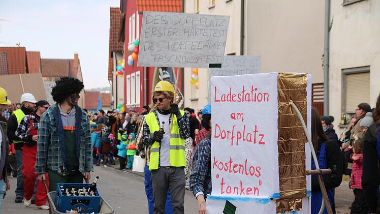 Faschingszug in Poppenlauer.Heike Beudert