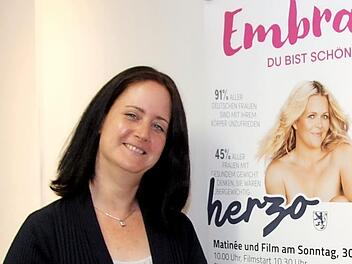 Fabienne Geißdörfer stellt das Semesterprogramm für das Winterhalbjahr vor.  Foto: Richard Sänger