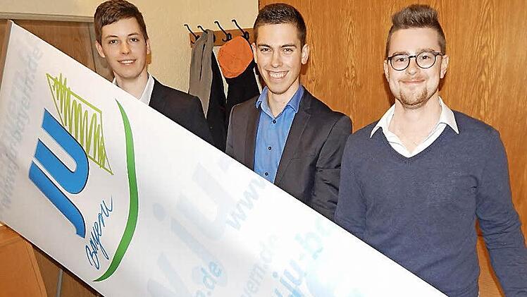Dominik Geyer, Johannes Lorz und Carsten Hellinger (von links) sind das neue Führungstrio der JU Höchstadt.  Foto: Mona Lisa Eigenfeld