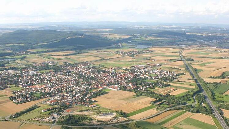 Bad Staffelstein (lins vonr) und Lichtenfels (rechts hinten) streben an, gemeinsam ein Oberzentrum zu werden. Foto: Matthias Einwag