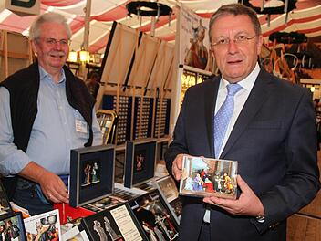 Oberbürgermeister Henry Schramm eröffnete die 26. Deutsche und Internationale Zinnfigurenbörse in Kulmbach. 177 Aussteller aus 18 Nationen zeigen und verkaufen Figuren. Foto: Sonny Adam