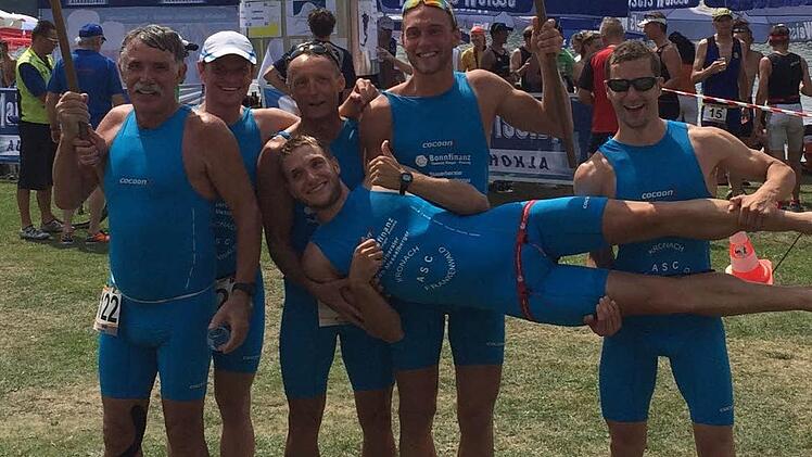 Nach den guten Ergebnissen von Hof hat der ASC Kronach-Frankenwald mit (von links) Bernd Ehrhardt, Andreas Wolf, Uwe König, Johann Bayer und Sebastian Sticker sowie (liegend) Michael Kalb jetzt wieder gute Chancen zum Aufstieg in die Triathlon-Bayernliga. Foto: privat