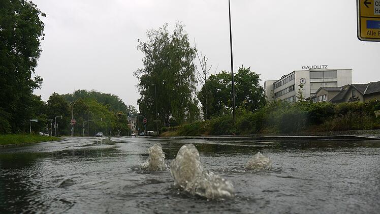Die Gullys spuckten das Wasser aus