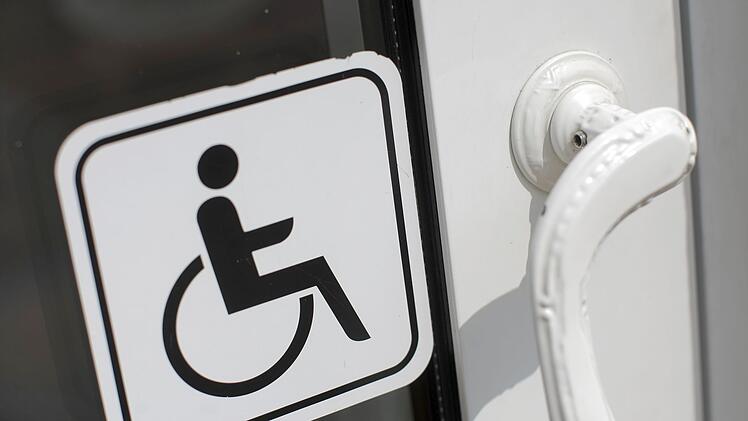 Hinweis-Schild f&uuml;r Menschen mit Behinderung