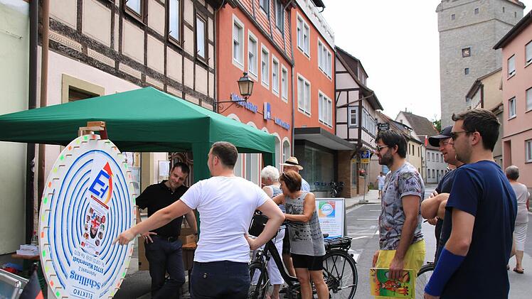 Markttreiben beim Stadtfest. Foto: Heike Beudert