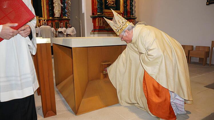 Altarweihe auf dem Volkersberg durch Bischof Friedhelm Hofmann am 2. Oktober 2016 Foto: Marion Eckert