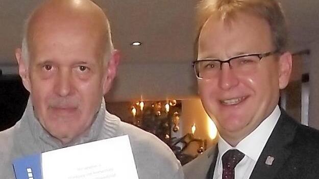 Beim VdK-Ortsverband Theisenort wurde Ludwig Meier (l.) für 40-jährige Treue geehrt - hier mit Bürgermeister Bernd Rebhan. Foto: Thomas Friedlein
