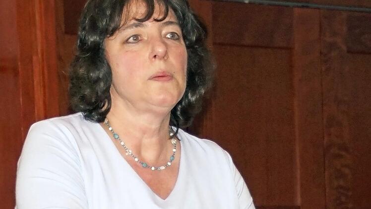 Tief in die Eigenheiten der fränkische Sprache führte Monika Fritz-Scheuplein die interessierten Zuhörer in Zeil. Foto: Sabine Weinbeer