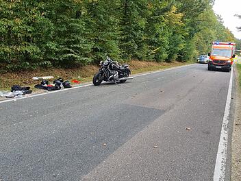 Unfall unter Motorr&auml;dern: Rettungshubschrauber im Einsatz