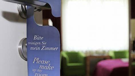 Sich einfach ins gemachte Bett legen k&ouml;nnen: Daf&uuml;r sorgen in Bayern Tausende Besch&auml;ftigte im Gastgewerbe. Auch sie sollen von steigenden Ums&auml;tzen in der Branche profitieren, fordert die NGG. Foto: privat