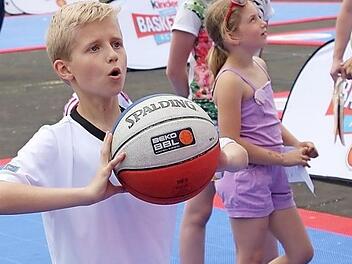 150 Teilnehmer im vergangenen Jahr gilt es heuer bei der Basketball Academy zu toppen. Fünf typische Trainingseinheiten sind zu absolvieren - dann geht's ins nächste Level.