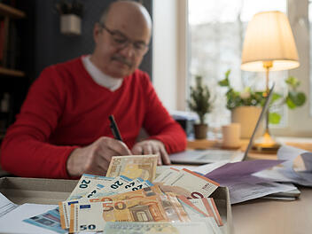 Traum-Rente von 3000 Euro im Monat - wie viel müsstest du für dafür jetzt verdienen?