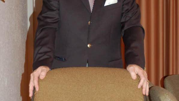 Ein Stuhl mit Geschichte. Der Chefsessel im Sitzungssaal wurde für Franz Josef Strauß dort hingestellt.