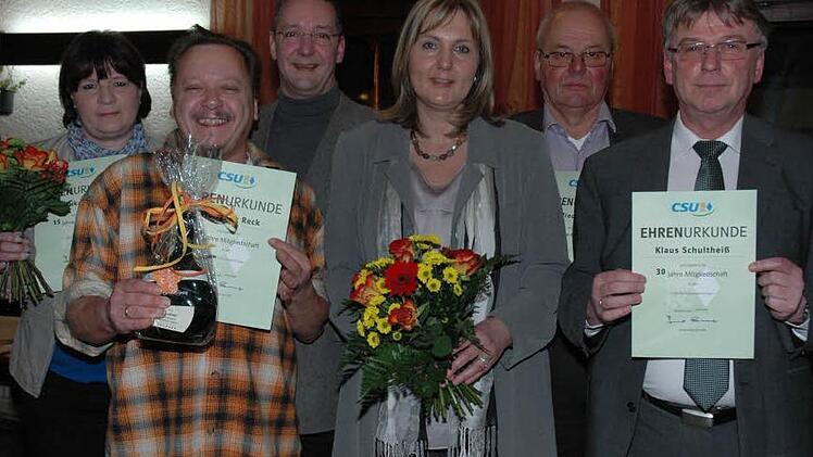 Für ihre Treue zur CSU Coburg-West wurden Mitglieder geehrt. Von links: Veronika Pitroff, Wolfgang Reck, Roland Eibl, Birgit Weber, Alfred Schunk und Klaus Schultheiß. Foto: Meißinger