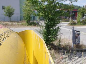 Baumaschinen und Bauz&auml;une sind erste Belege daf&uuml;r, dass die Abrissarbeiten unmittelbar bevorstehen. Foto: Marco Mei&szlig;ner