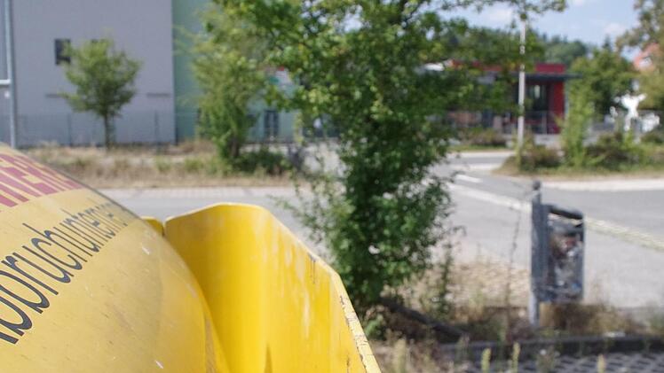 Baumaschinen und Bauz&auml;une sind erste Belege daf&uuml;r, dass die Abrissarbeiten unmittelbar bevorstehen. Foto: Marco Mei&szlig;ner