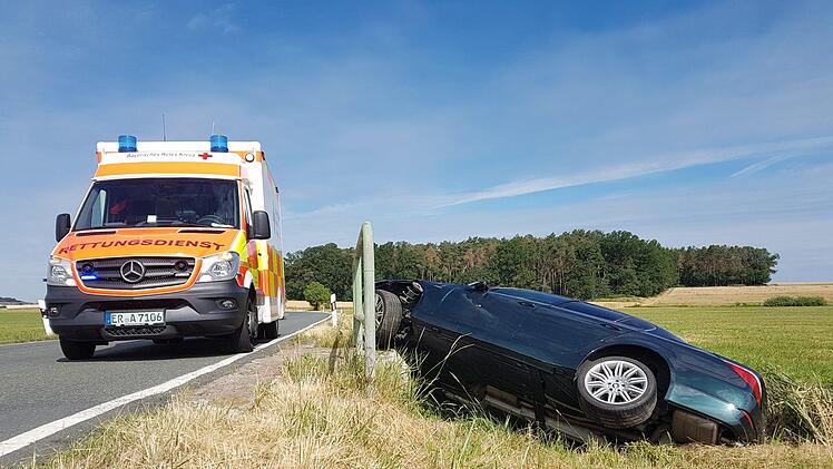 Leicht verletzt hat sich gestern der Fahrer eines BWM  bei einem Unfall zwischen Buch und Gremsdorf.  Foto: Christian Bauriedel