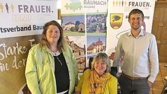 Die Frauenunion-Ortsvorsitzenden Simone Berger (Ebern) und Sabine Samm (Baunach) organisierten den Informationsabend mit dem Baunach-Allianz-Manager Felix Henneberger (von links). Foto: Bianca Bower
