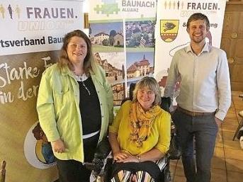 Die Frauenunion-Ortsvorsitzenden Simone Berger (Ebern) und Sabine Samm (Baunach) organisierten den Informationsabend mit dem Baunach-Allianz-Manager Felix Henneberger (von links). Foto: Bianca Bower