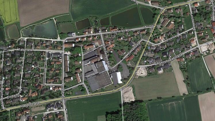 Die  Luftaufnahme zeigt das Gelände, um dessen Aufnahme ins Städtebauförderungsprogramm sich die Gemeinde Oberreichenbach bemüht. Richard Sänger