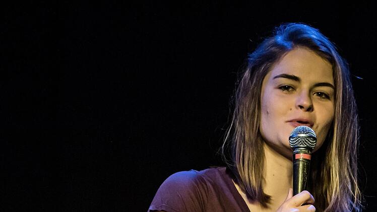 Reichlich Applaus beim Coburg-Debüt: Hazel Brugger gastierte im Jugendzentrum Domino.Foto: Jochen Berger