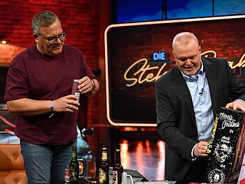 Eigentlich sind Elton (links) und Raab ein bewährtes Duo im Entertainment-Fernsehen. Ihnen beim Auspacken von Adventskalendern zuzusehen langweilt allerdings.