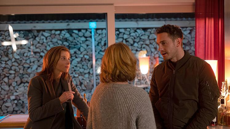 Im wunderbar geschriebenen und gespielten SWR-Kammerspiel "Der neue Freund" streiten Johanna (Karin Hanczewski, links), Philipp (Louis Nitsche) und Henriette (Corinna Harfouch) um die Deutungshoheit einer Beziehung.