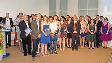 Der Oberkurs 2013/14 mit den Fachlehrern Foto: privat