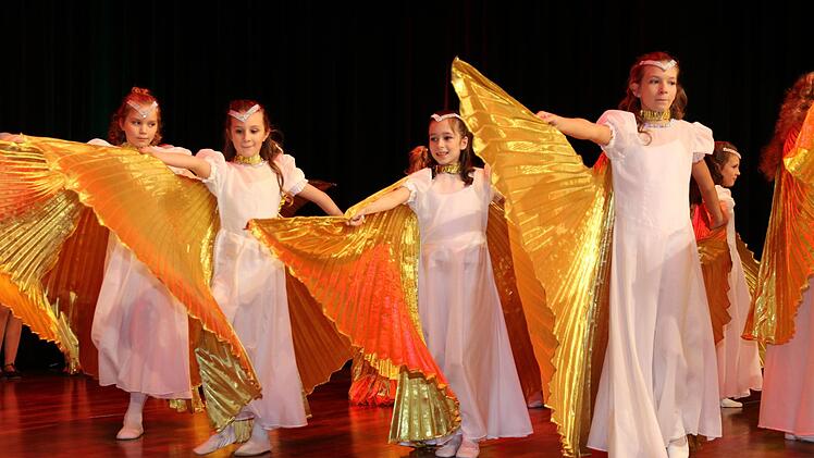 Die Bad Rodacher City Dancers präsentierten den  "Tanz der Engel". Foto: Wolfgang Desombre