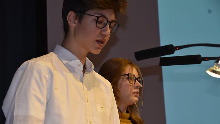 Hannes Kieslich und Saskia Phillip präsentierten die Vision eines smarten Studentenwohnheims. Foto: Uschi Prawitz
