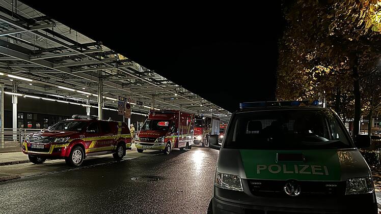 Herrenloses Gepäckstück verursacht Großeinsatz am Flughafen Nürnberg