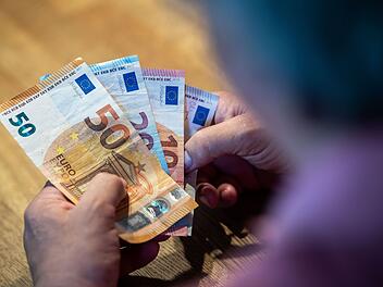 Über 1000 Euro ohne Abzüge: Rente aufbessert durch Minijob - so funktioniert es