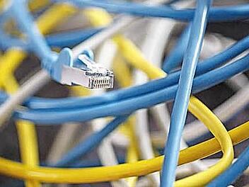 Schluss mit dem Kabelsalat: Auch die Bürger der Eltmanner Stadtteile können jetzt mit hoher Geschwindigkeit durchs Internet reisen. Foto: dpa
