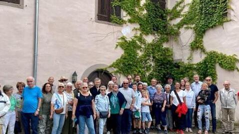 Regen Zuspruch fand die Kultur-Tagesfahrt nach Bonnland / Greifenstein, das der Öffentlichkeit nur selten zugänglich ist.