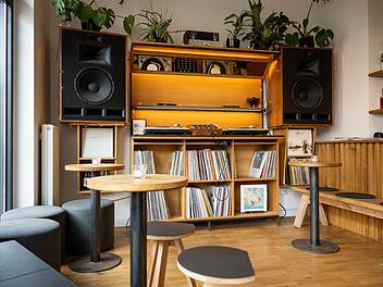 Listening Bar "Unkompress"