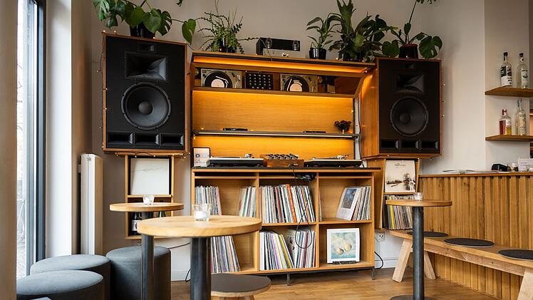 Listening Bar "Unkompress"