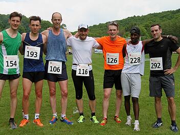 Die Sieger des Hauptlaufes in der Reihenfolge des Zieleinlaufes (von links): Michael Wetteskind, Simon Kandler, Uli Pfuhlmann, Thomas Gundelach, Philipp Hahn, Mikele Gebryonas und Matthias Schmitt
