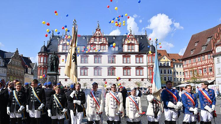Impressionen vom Einzug am Freitagnachmittag.  Foto: Ronald Rinklef