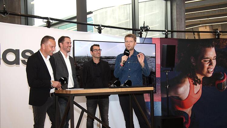 Impressionen von der Einweihung des "Halftime"     Foto: Richard Sänger