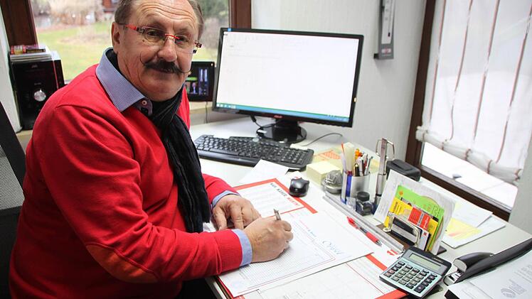 Der Unternehmer und Kreishandwerksmeister Werner Oppel ist genervt. Wegen neuer Bestimmungen des Mindestlohn-Gesetzes klagt er über viel mehr Bürokratie bei der Verwaltung seines Betriebs mit zwölf Angestellten. Foto: Peter Groscurth