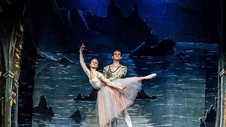 Impressionen vom "Schwanensee"-Gastspiel im Coburger Kongresshaus.Foto: Jochen Berger