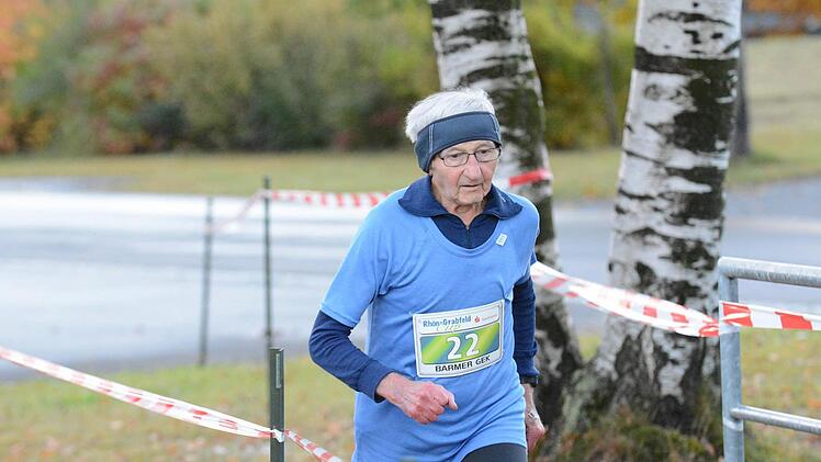 Der älteste Teilnehmer, Lothar Ganß, beim Zieleinlauf. Foto: ssp