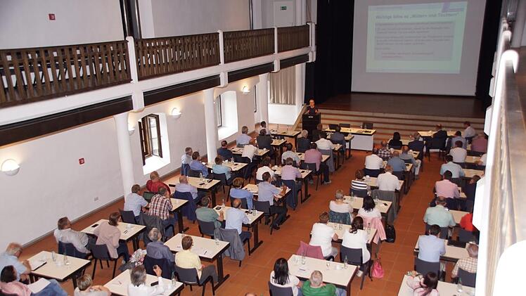 Großes Interesse herrschte an der gemeinsamen Kreisversammlung des Bayerischen Gemeindetages für die Landkreise Haßberge, Schweinfurt und Bad Kissingen in der Haßfurter Stadthalle.Sabine Weinbeer