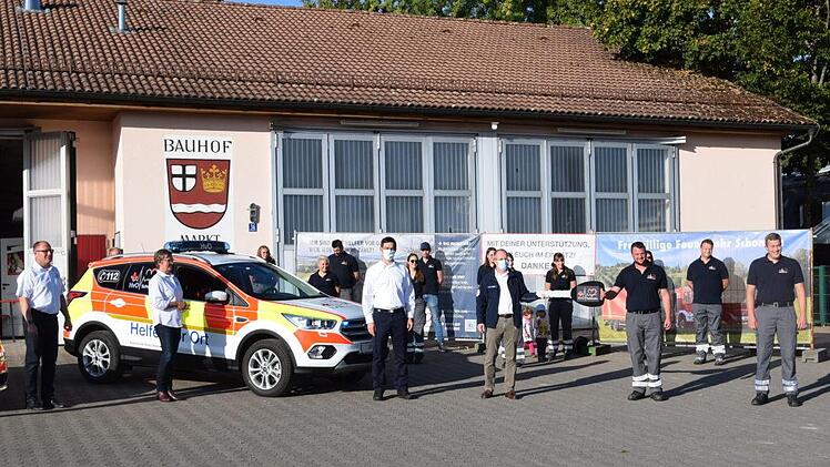 Gruppenbild mit Abstand vlnr: Der Vorsitzende des Fördervereins  Armin Stelzner, seine Vertreterin Sandra Schuhmann, Kreisgeschäftsführer  des BRK Bad Kissingen Alexander Kretz, der Vorsitzende des  Kreisverbandes des BRK Bad kissingen Dr. Alexander Siebel, die beiden  Leiter der HvO Schondra Christian Kliem und Marco Knüttel Foto: Horst Conze