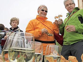 Bisher gibt es nur bei geführten Wanderungen eine kleine Brotzeit in den Weinbergen. Foto: Archiv/ Markus Reeh