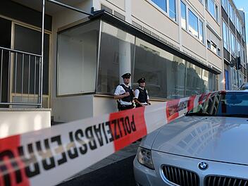 Eine junge Frau wurde bei einem Gewaltverbrechen in Nürnberg umgebracht. Ihr Leichnam wird am Samstag obduziert.