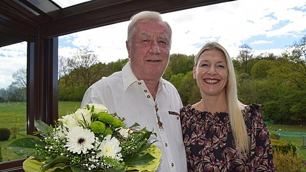 Unternehmensgründer Albert Brandt mit Tochter und Mit-Geschäftsführerin Ilona Brandt freuen sich über Glückwünsche zum Jubiläum.