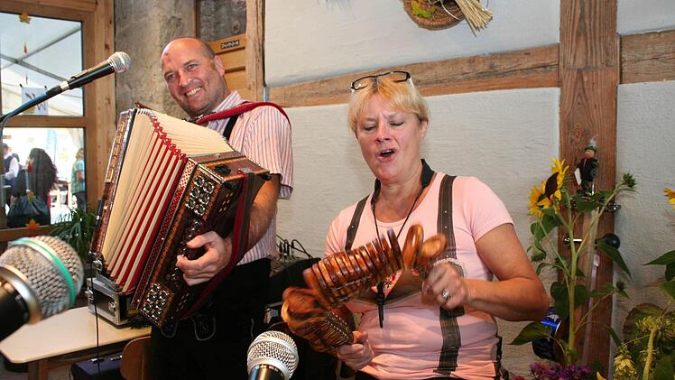 Siggi und Linda aus Hemhofen gaben in der Hofscheune ihr Bestes
