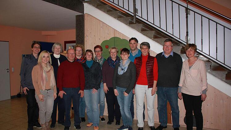 Der gesamte Vorstand, sowohl mit den neu gewählten Mitgliedern, als auch den Ausgeschiedenen.