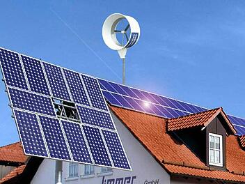 Auf Altenkunstadts Dächern steckt viel Potential zur Stromerzeugung: Rund 30 Millionen Kilowattstunden Strom ließen sich auf gewerblichen und privat genutzten Immobilien per Photovoltaik erzeugen. Ein Unternehmen, das die Kraft der Sonne zur Stromerzeugung nutzt, ist die Firma Limmer & Söllner in Altenkunstadt. Fotos: Stephan Stöckel